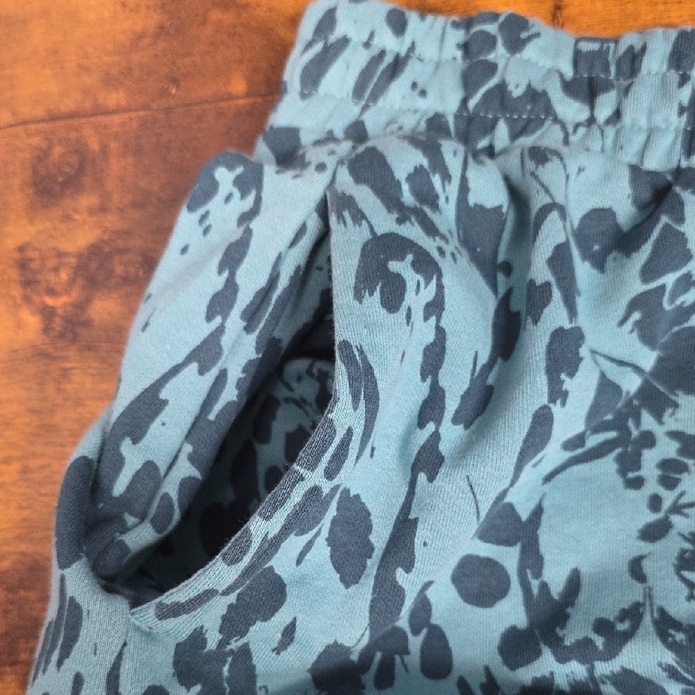 Gymshark Women’s Adapt Animal Seamless Workout Shorts - Teal - Size L - Picture 8 of 9